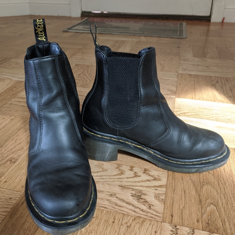 Dr. Marten heeled Chelsea cadence smooth black